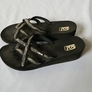 Women's MUSH Size 7 Sandals